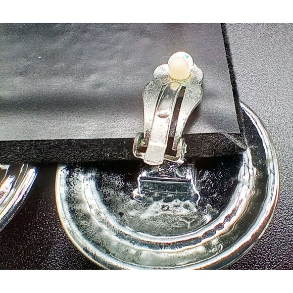 White Silver 1.5 Inch Button Clip-on Earrings Light Weight 1980s Vintage Jewelry - Picture 8 of 13